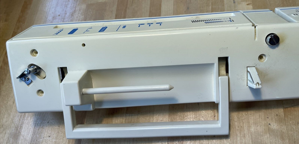 Singer Merritt 4525 Top Case Assembly. Handle Front face ...