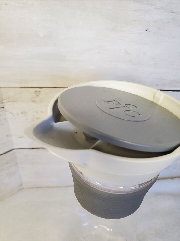 Pampered Chef Dressing Pourable Measuring Cup.