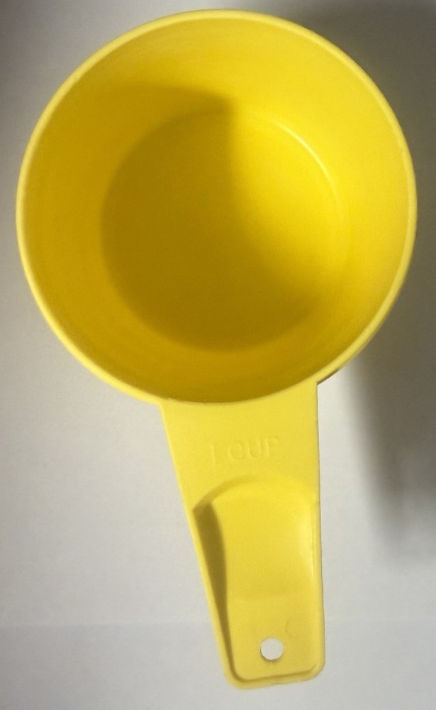1 Cup Tupperware Measuring Cup 761-3 (Q)