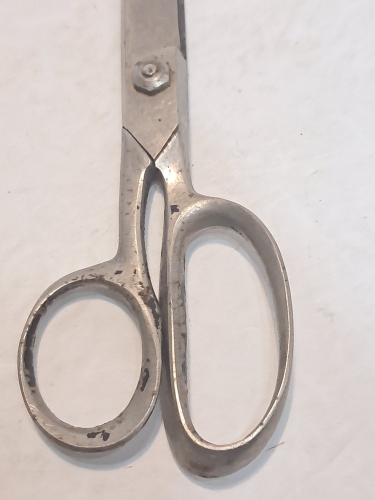 Collectible Vintage Unmarked Scissors (e)