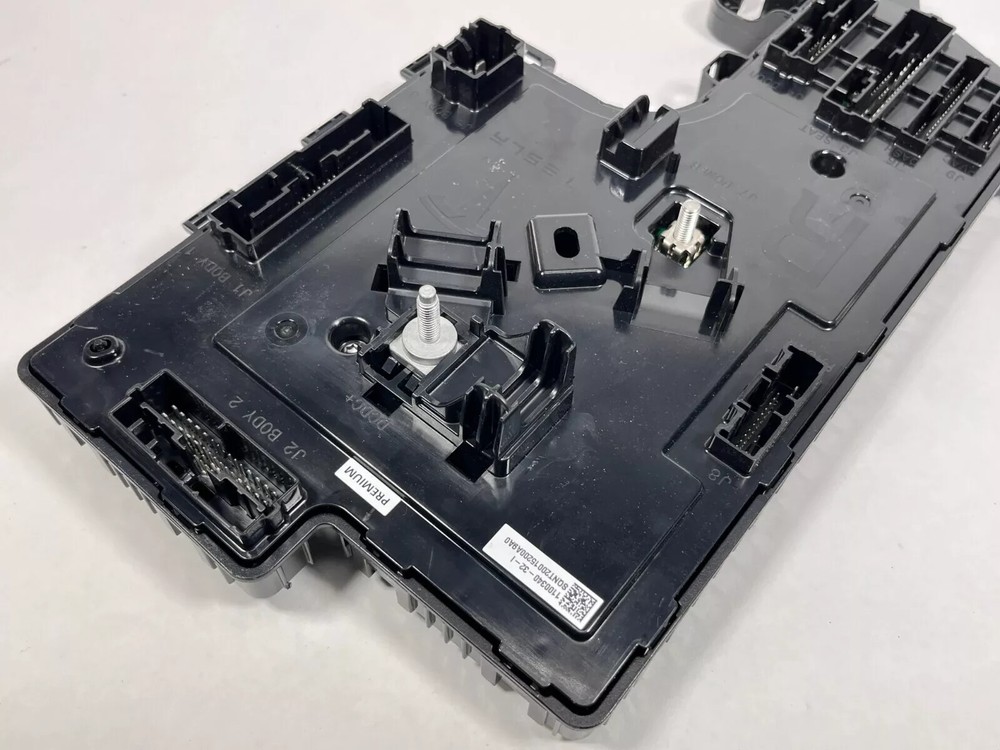 ⭕ 17-20 Tesla Model 3 Right Low Voltage Electronic Control Module 1100340-32-I