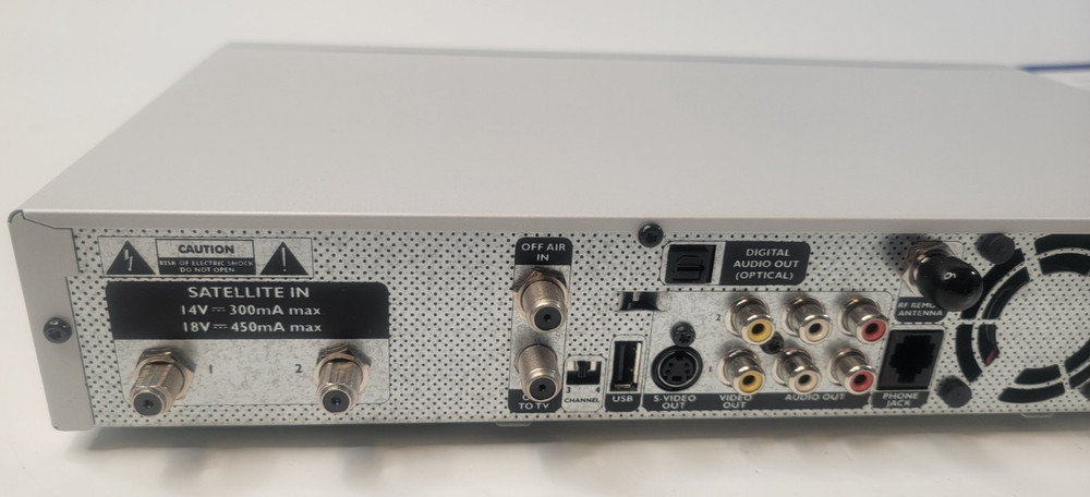 Direct TV Plus Satellite Receiver Model R15-300 - UNTESTED