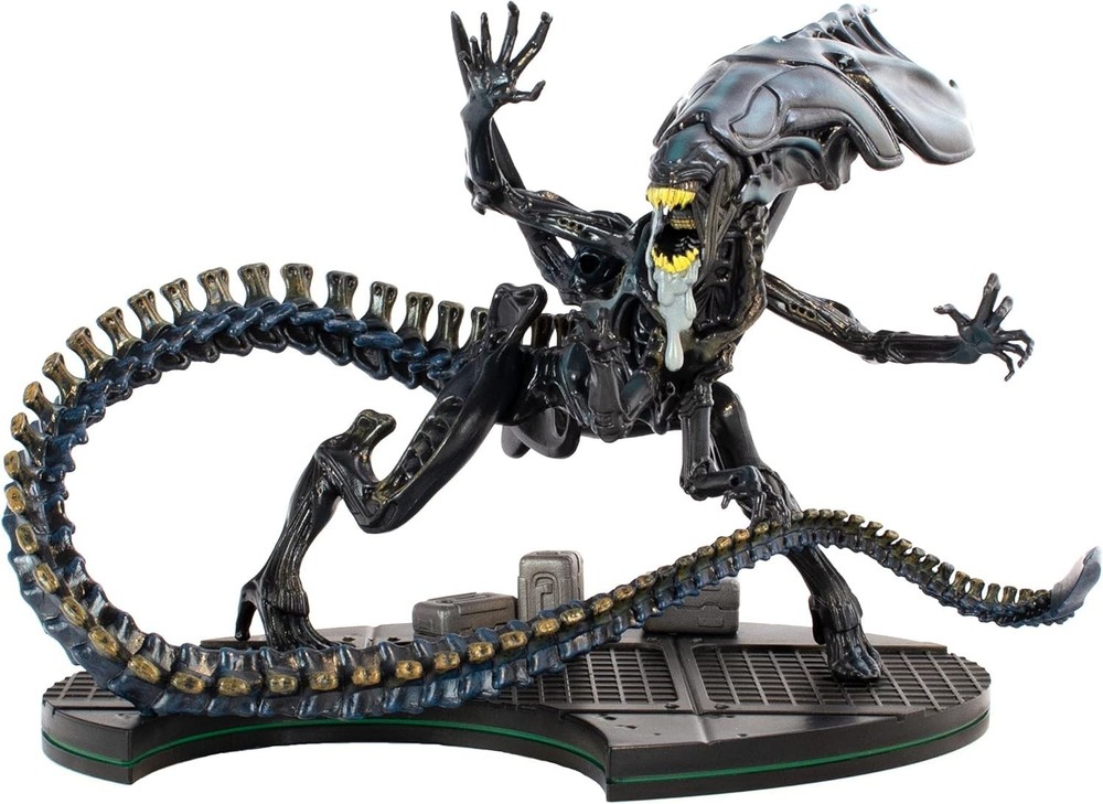 Captivating Alien Queen Q-FIG Max Elite Diorama - Display Connectable Base