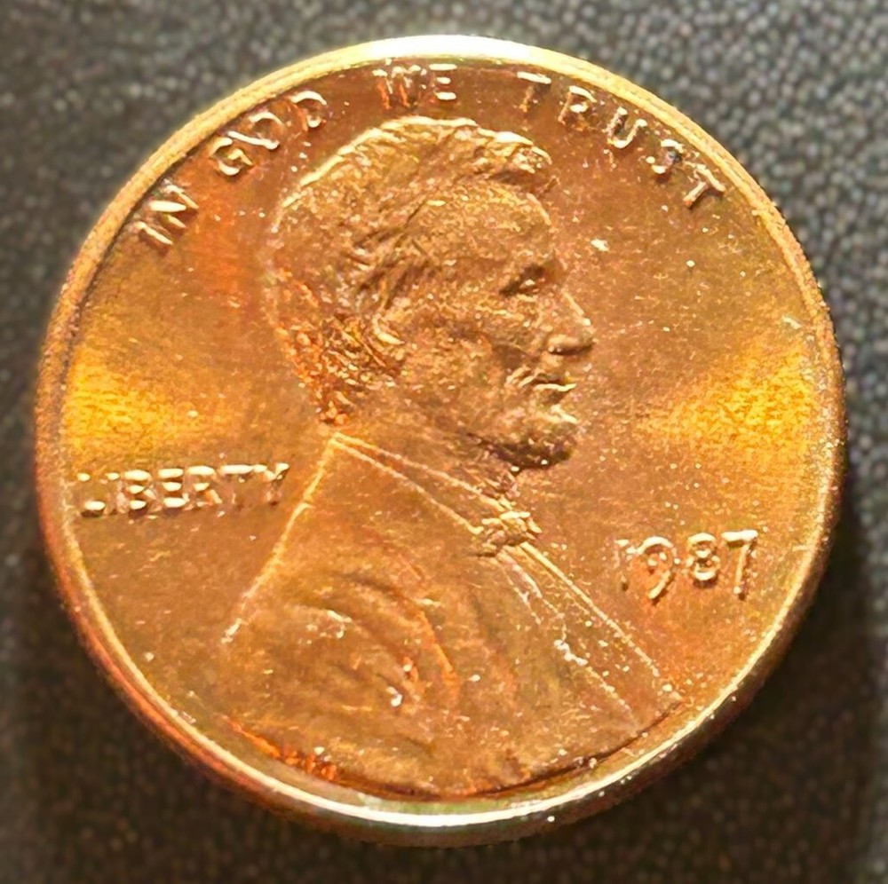 1987 Lincoln penny, no mint mark, visible VDB