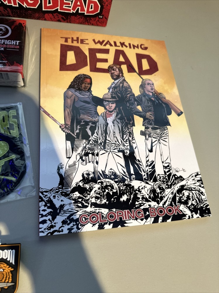 Walking Dead TWD skybound convention Lot Enamel Pin Keychains patch +++ (B2)