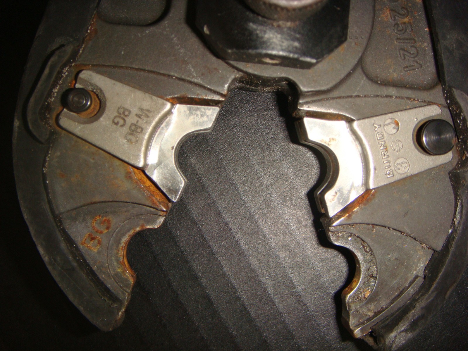 HILTI NUN 54-A CORDLESS CABLE CRIMPER 1 BATTERY & 1 CRIMP HEAD DIE