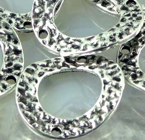8 Silver Pewter Hammered Wavy Oval Link Ring 25x22mm