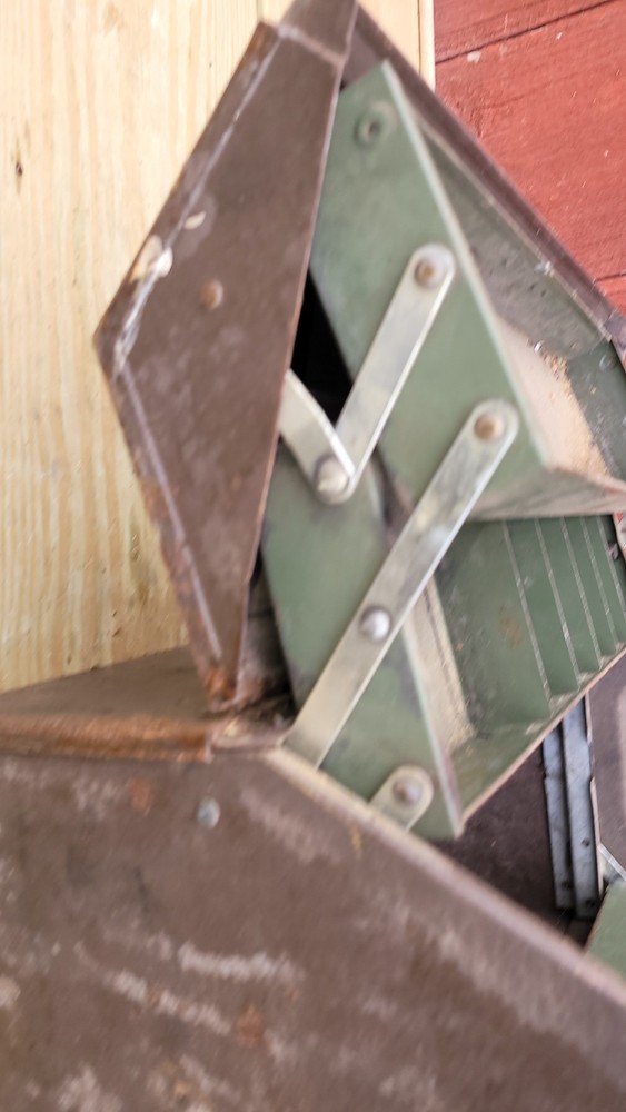 Kennedy Toolbox 1018 Cantilever Toolbox ( needs work ) sold as is