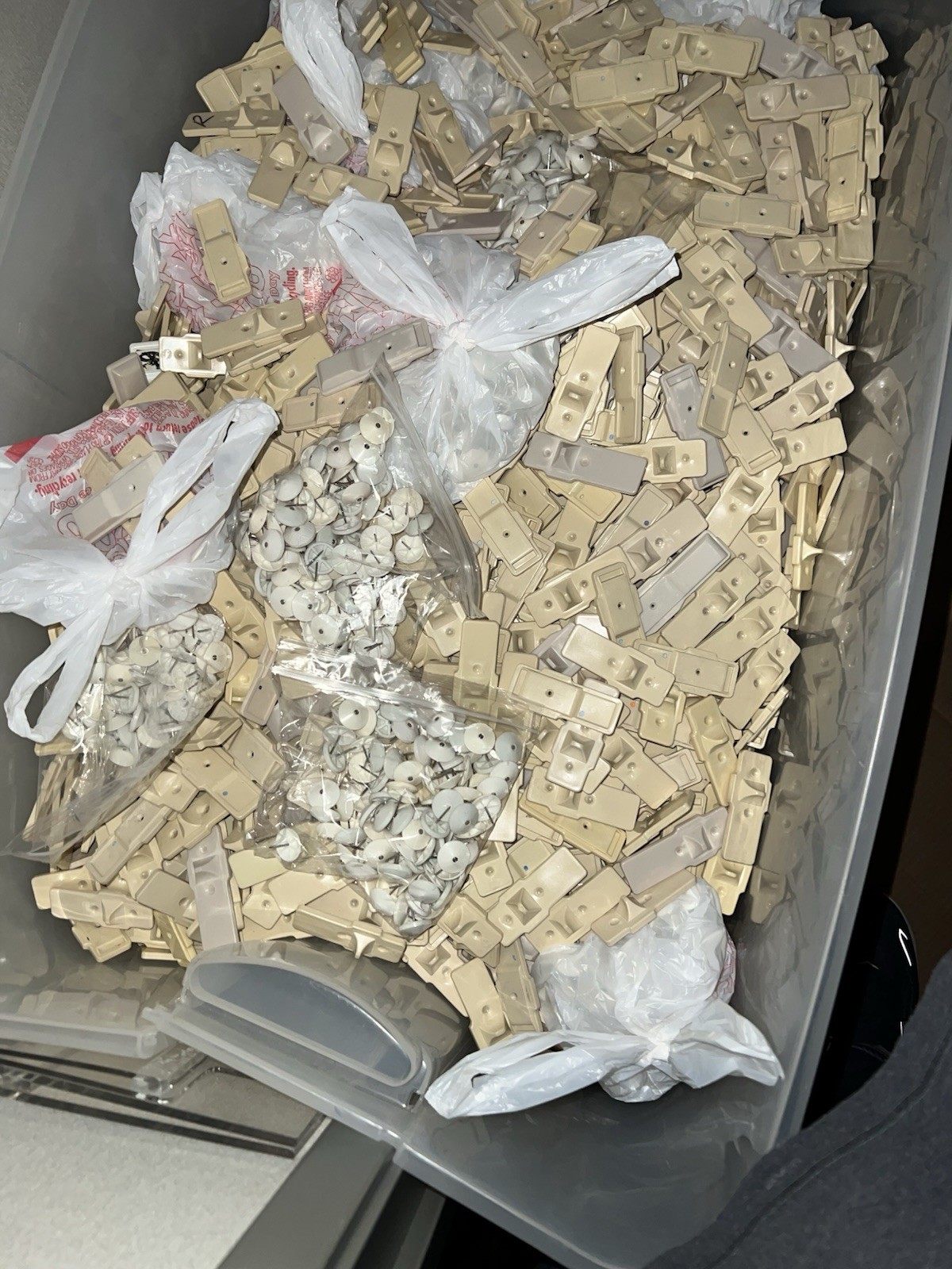 100 PIECE LOT- GATOR SECURITY TAGS+ PINS-ANTI-THEFT PLEASE READ DESCRIPTION!!