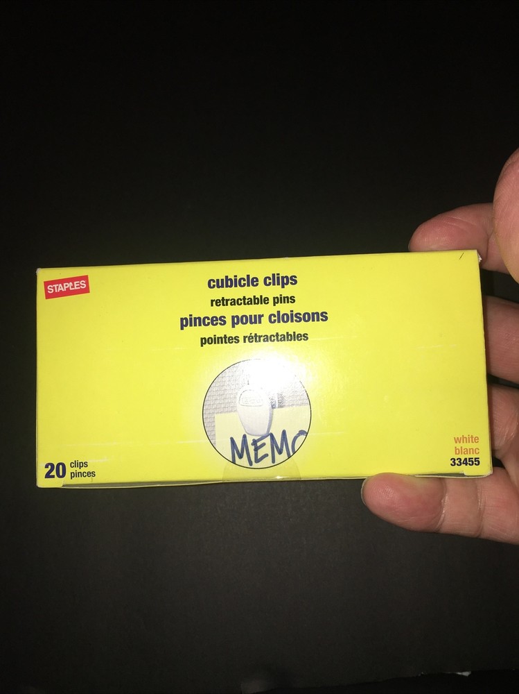Staples Cubicle Clips White 20/Pack 510399