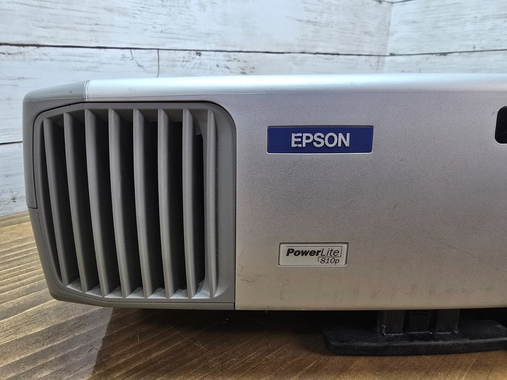 EPSON PowerLite 810p EMP-810 LCD Projector - Works