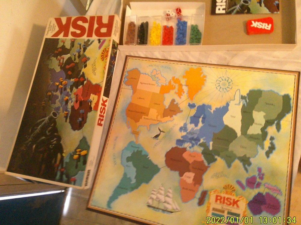 OLDER PARKER BROTHERS RISK BOARD GAME