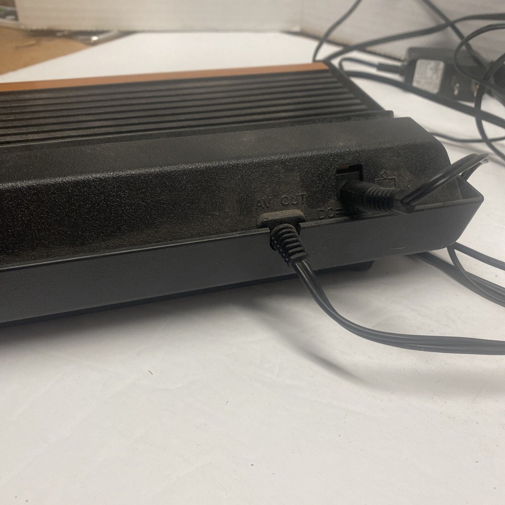Atari Flashback 8- 105 games built in - AR3200- 2017