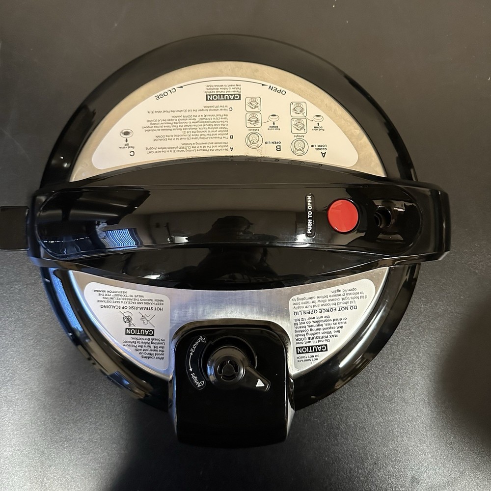 Megachef 8 Quart Digital Pressure Cooker with 13 Pre-set Multi Function Features