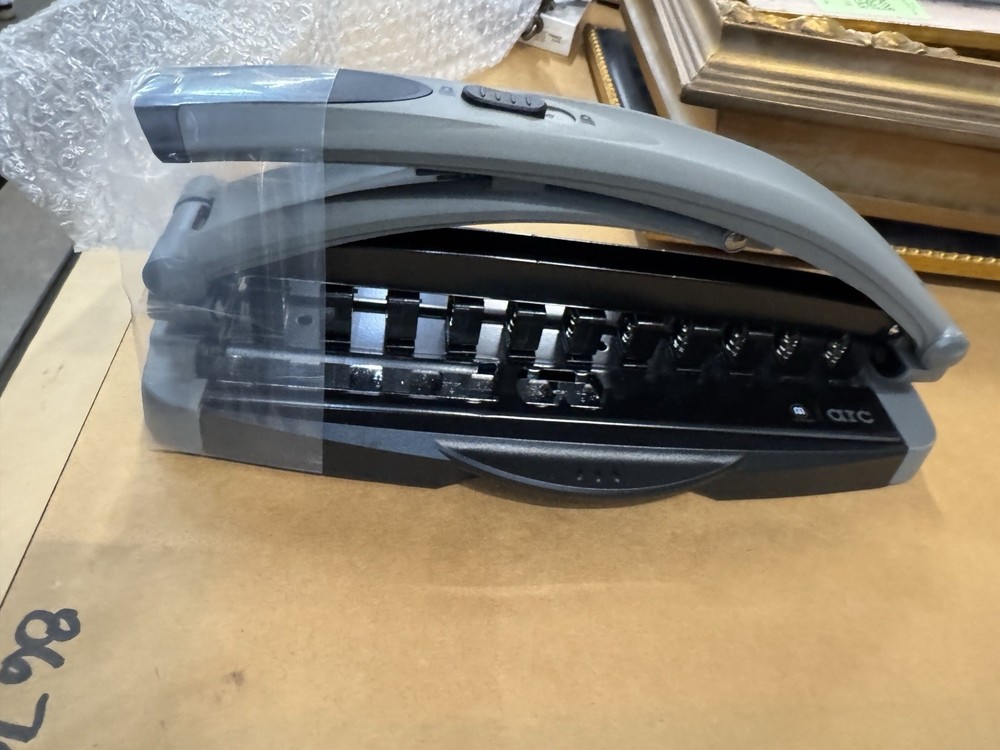 Staples ARC Adjustable Hole Punch 8-Sheet Capacity A4/Letter w/ Box