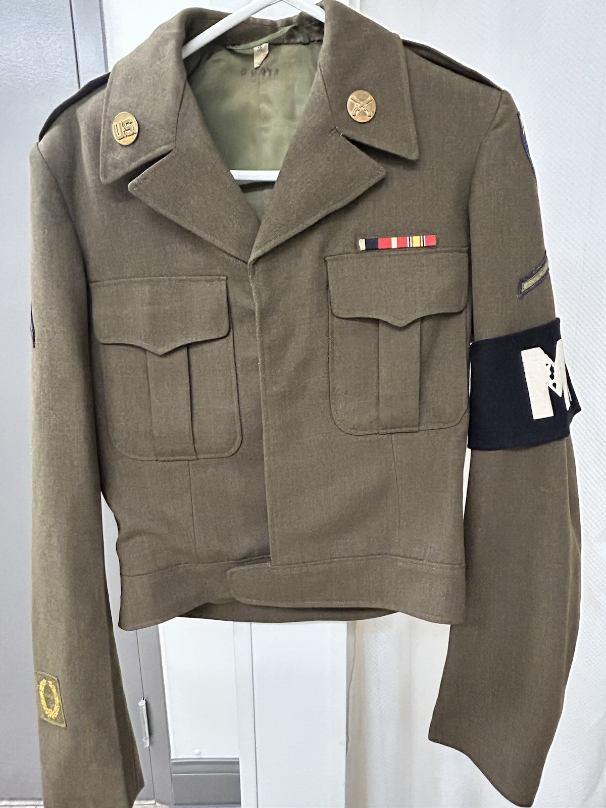 WW2 Era US Army MP Ike Jacket with Meritorious Unit Citation/ E3