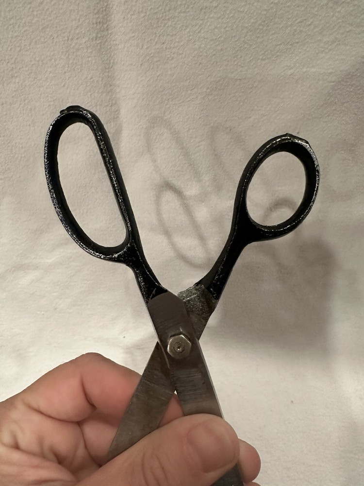 Vintage Black Handled Shears Scissors 7 inches