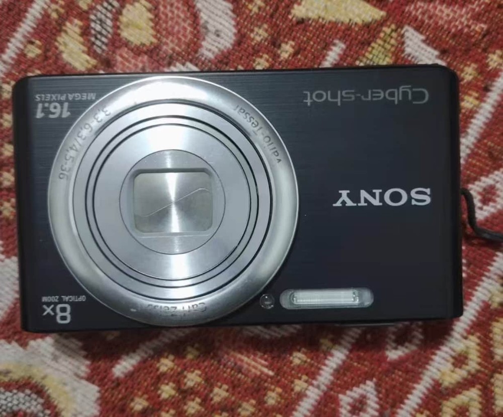 Sony Cyber-shot DSC-W730 Digital Camera fully functiona w Battery Charger