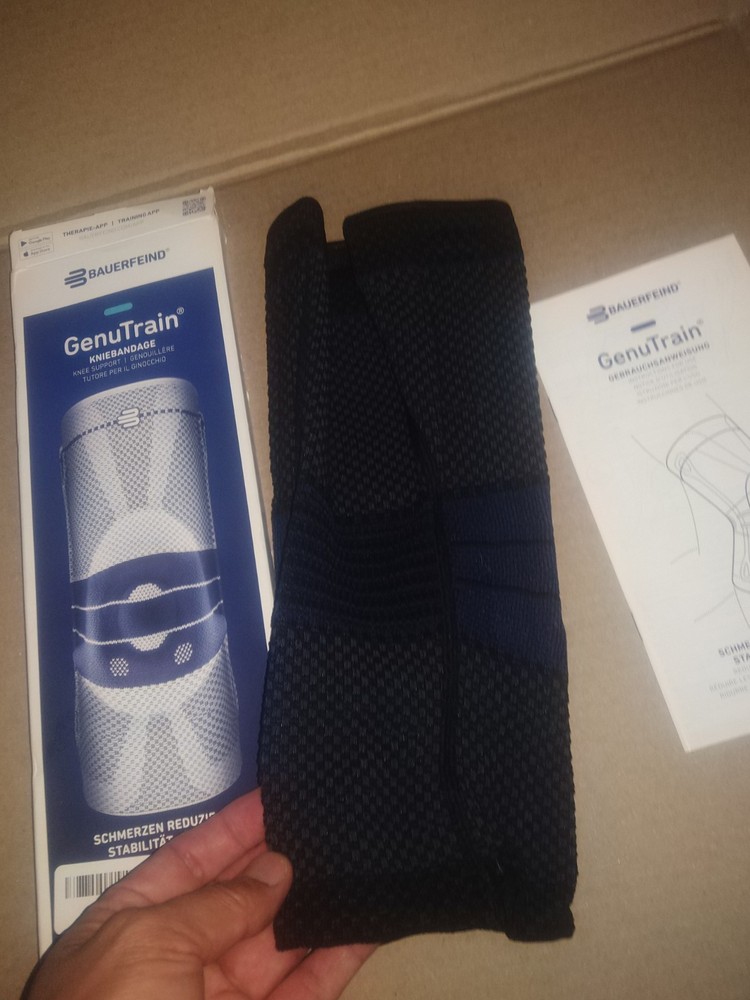 Bauerfeind GenuTrain Knee Support - Size 5 C- BLACK