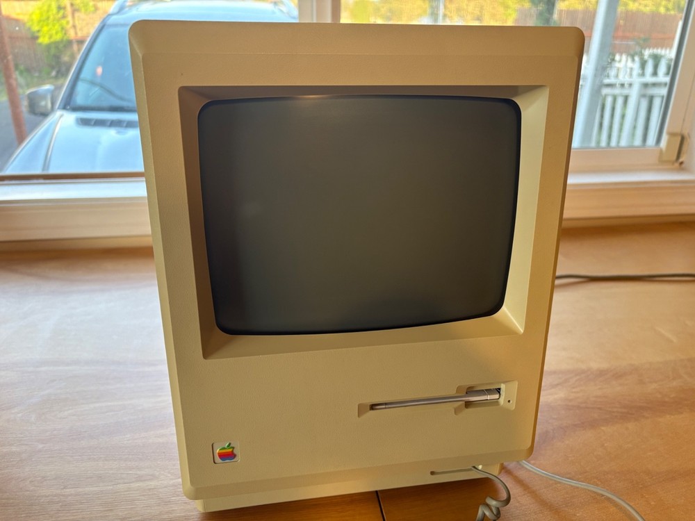 Macintosh 1984 128k computer - Recapped & Restored - Apple Mac M0001