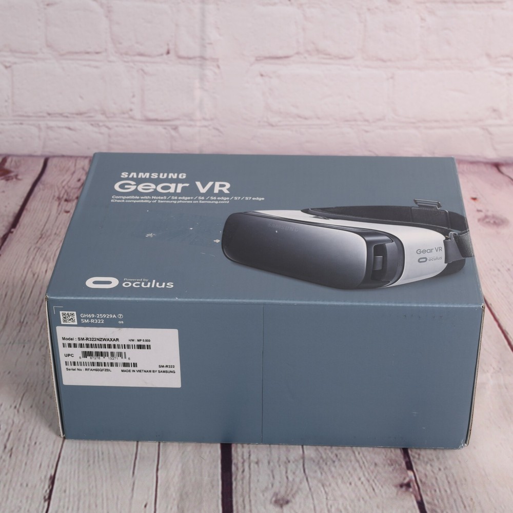Samsung Gear VR Virtual Reality Headset Powered by Oculus NEW