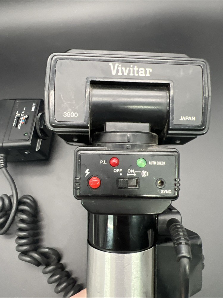 Vivitar 3900 Auto Thyristor and Remote Sensor Flash Untested