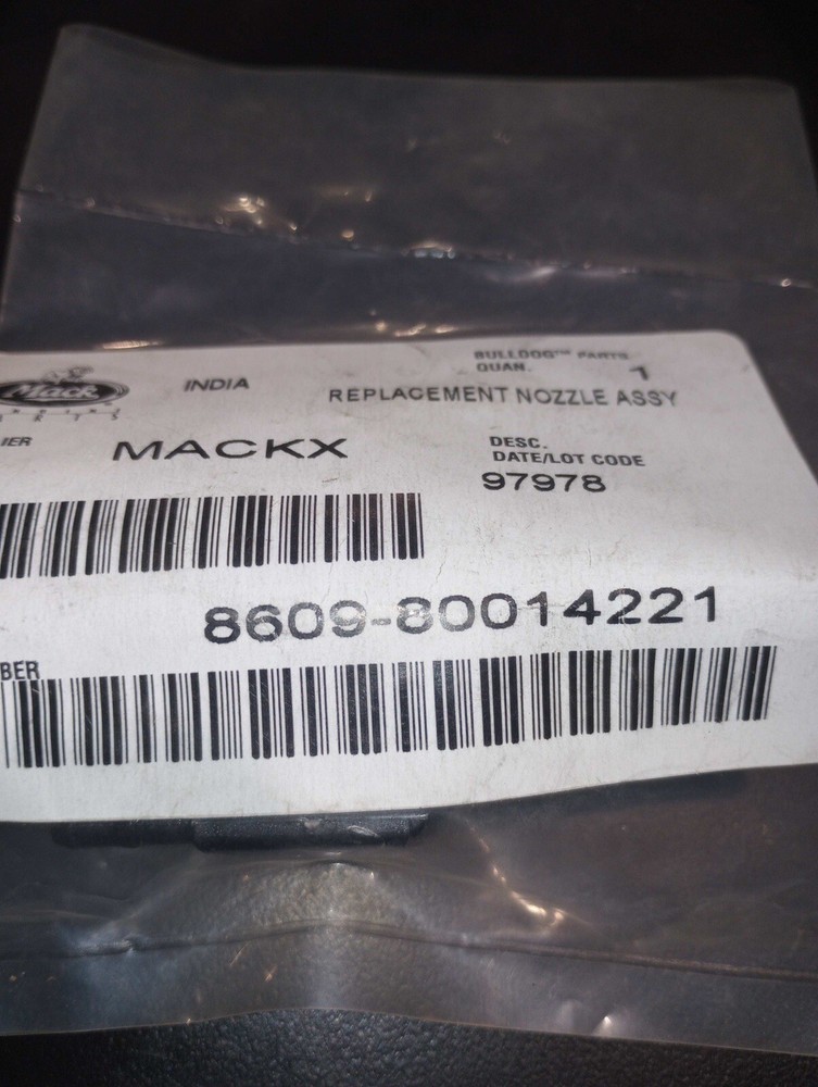 Mack spray nozzle assembly