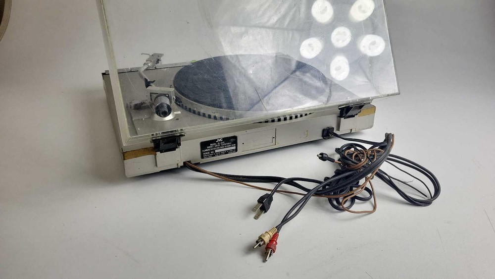 JVC Turntable QL-A5 Quartz Lock Direct Drive Auto-Return System