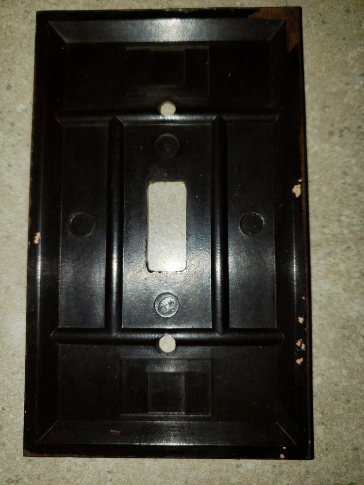 Vintage Brown Bakelite? Ribbed Single Lightswitch Cover, Needs Cleaned, Salvaged
