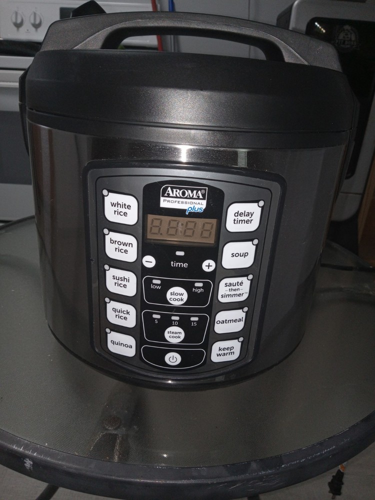 Aroma Rice Cooker  Pre Owned
