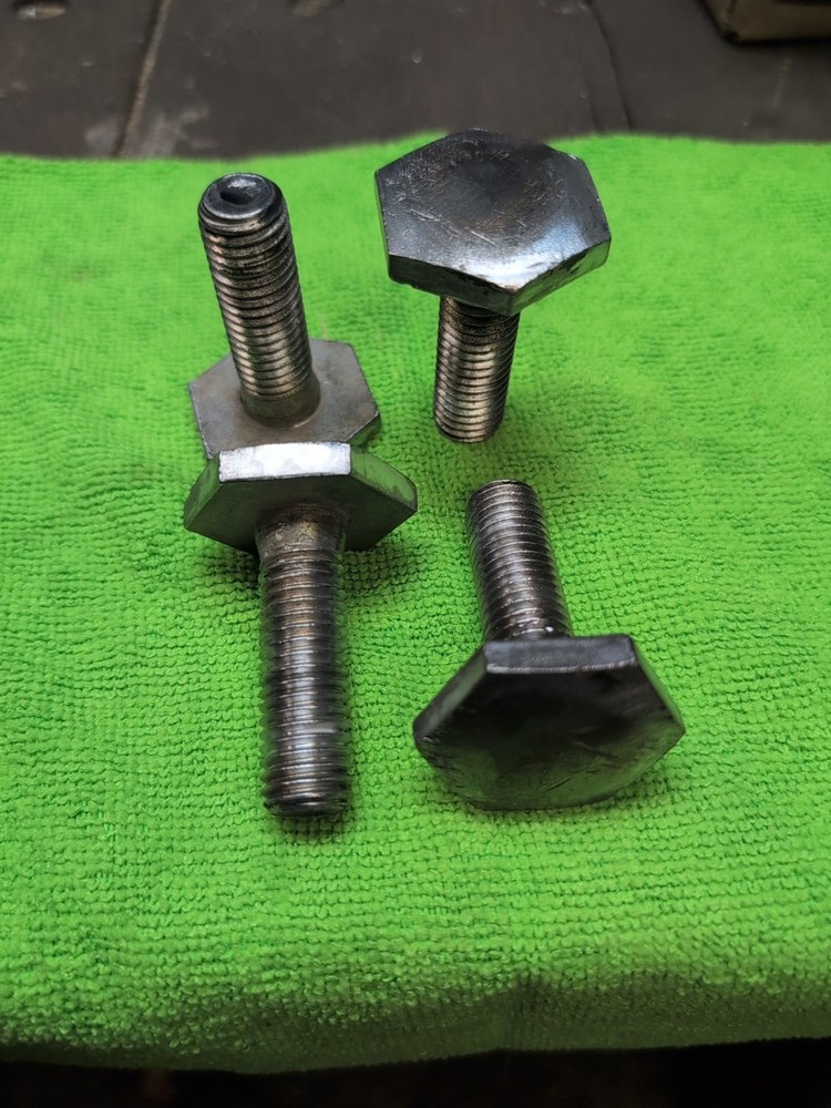 Z400 Vending Machine Leveling Feet