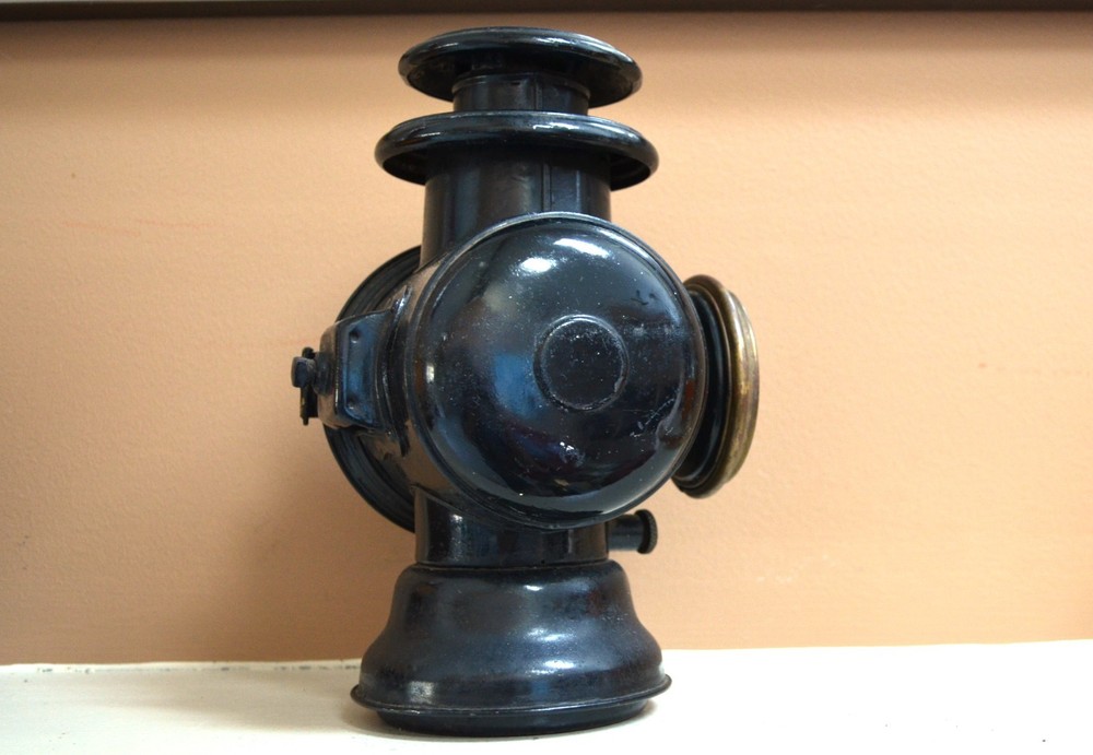 Antique Dietz Octo Driving lantern 1908. Missing Burner & Front Lens & Bracket.