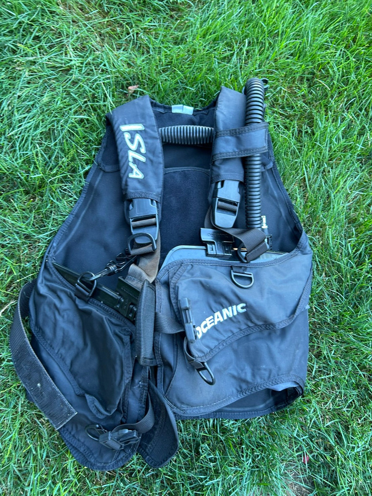 Women’s Oceanic ISLA Scuba BCD – Size: Small