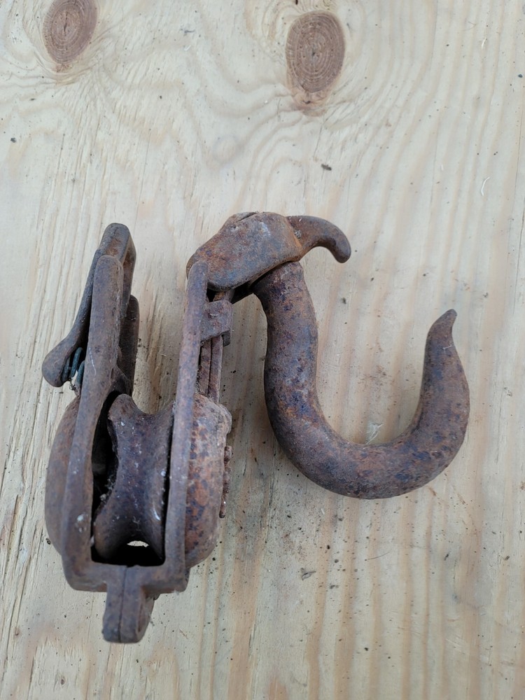 Heavy Duty Pulley And Chain System, Large Hook Opens To Make Loading Easy