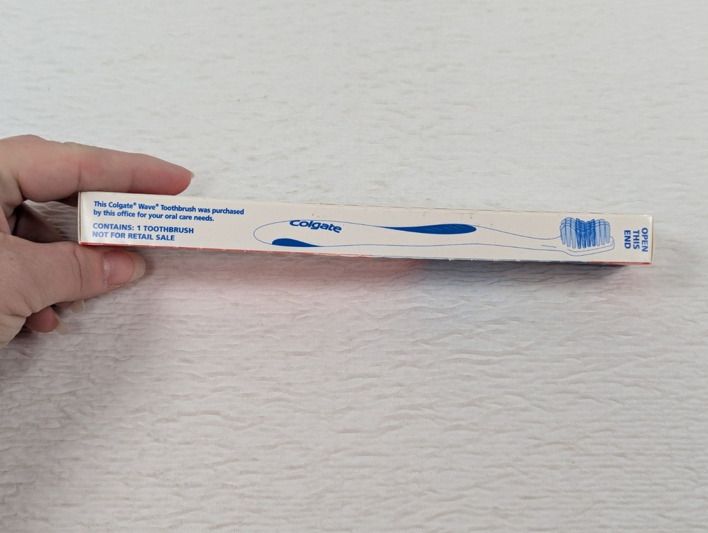 Colgate Wave - Toothbrushes - Adult - Assorted Colors - 12 Pack