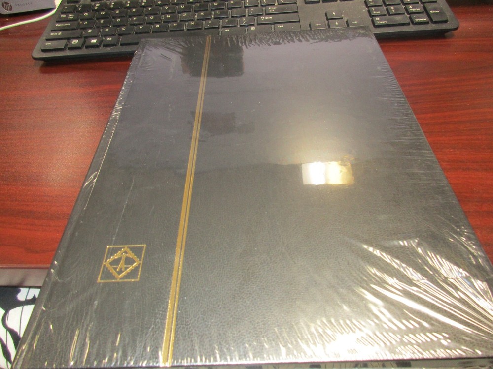 LIGHTHOUSE STOCKBOOK #332685,32 BLACKPAGES BLACK COVERNEW IN SHRINKWRAP FREE SHP