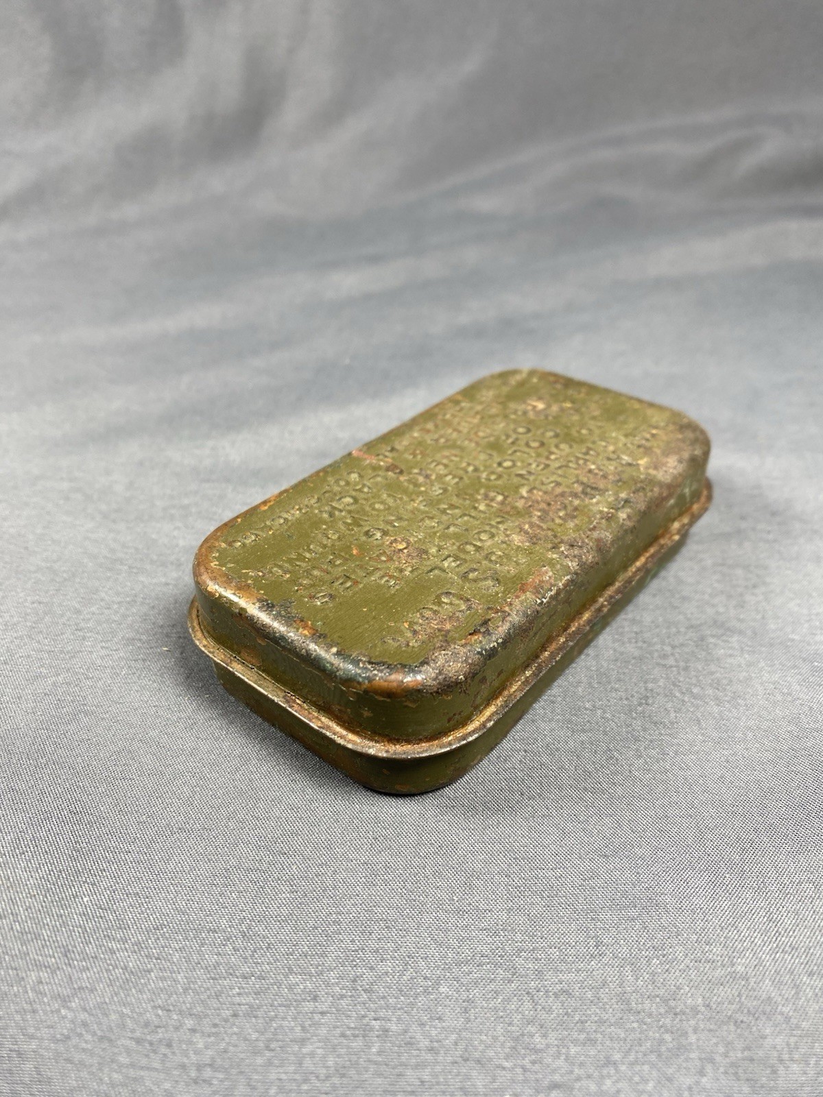 ORIGINAL WWII US ARMY FIRST AID CARLISLE BANDAGE TIN Bauer & Black EMPTY *READ