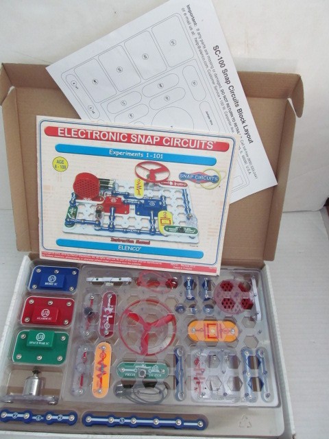 Elenco Snap Circuits Jr. SC-100 w 100 Exciting Electronics Projects, Complete