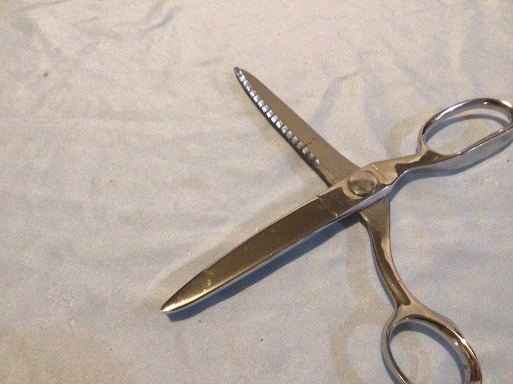 Vintage Wiss 9” Pinking Shears