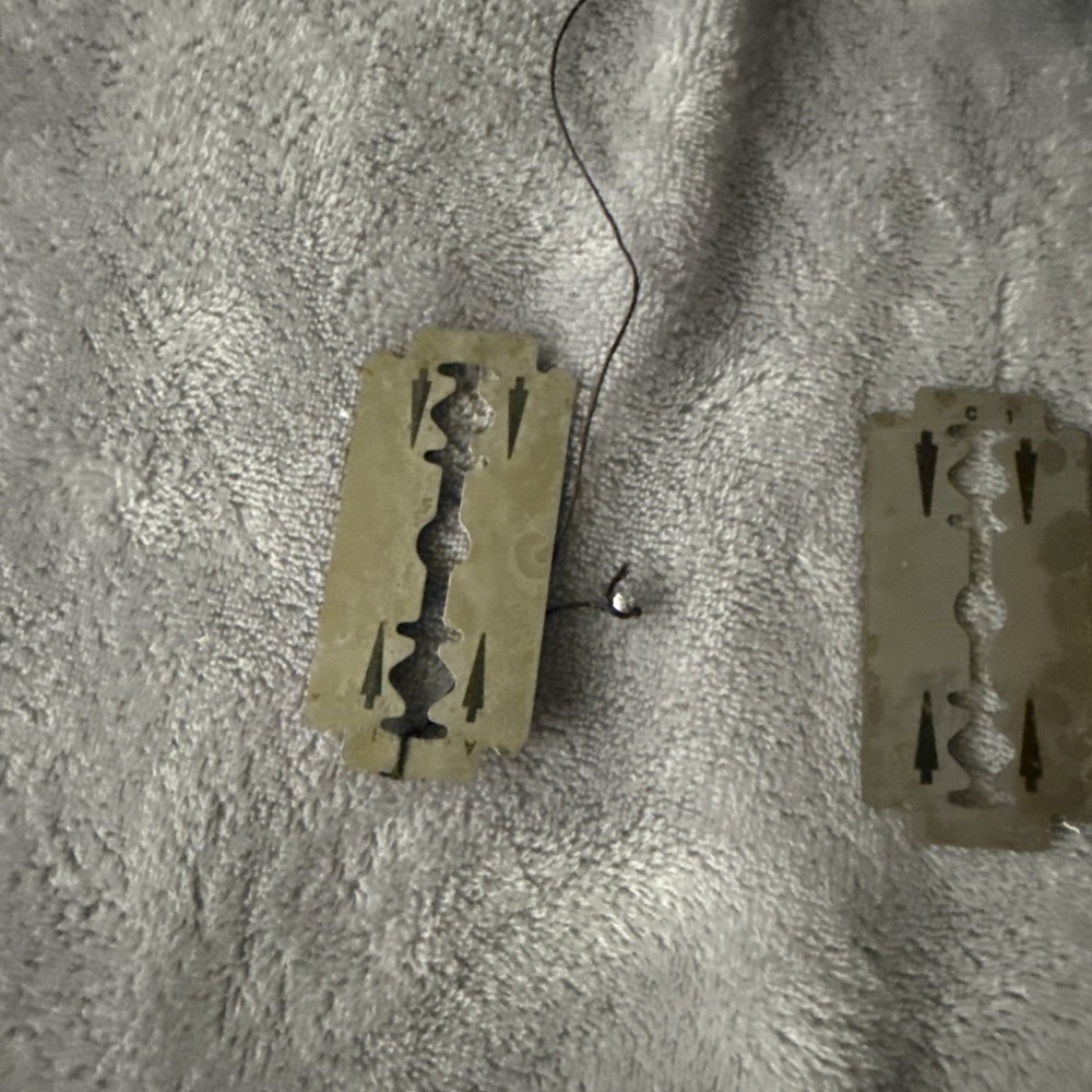 Deluxe Razor Blade Illusion