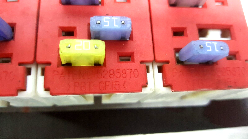 FREIGHTLINER FUSE BLOCK 5295870