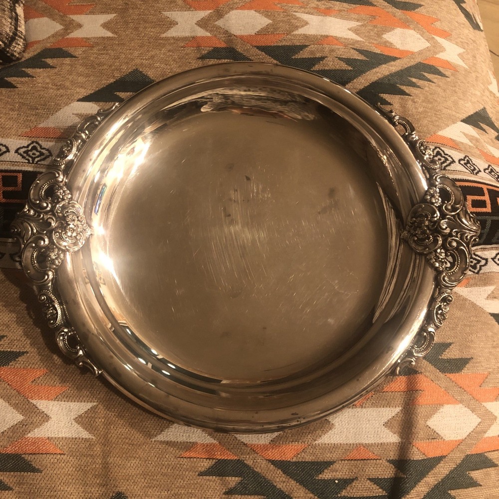 VTG Silver Plated Round baroque Tray by Wallace Silversmiths .15” Dia ,# 211,USA