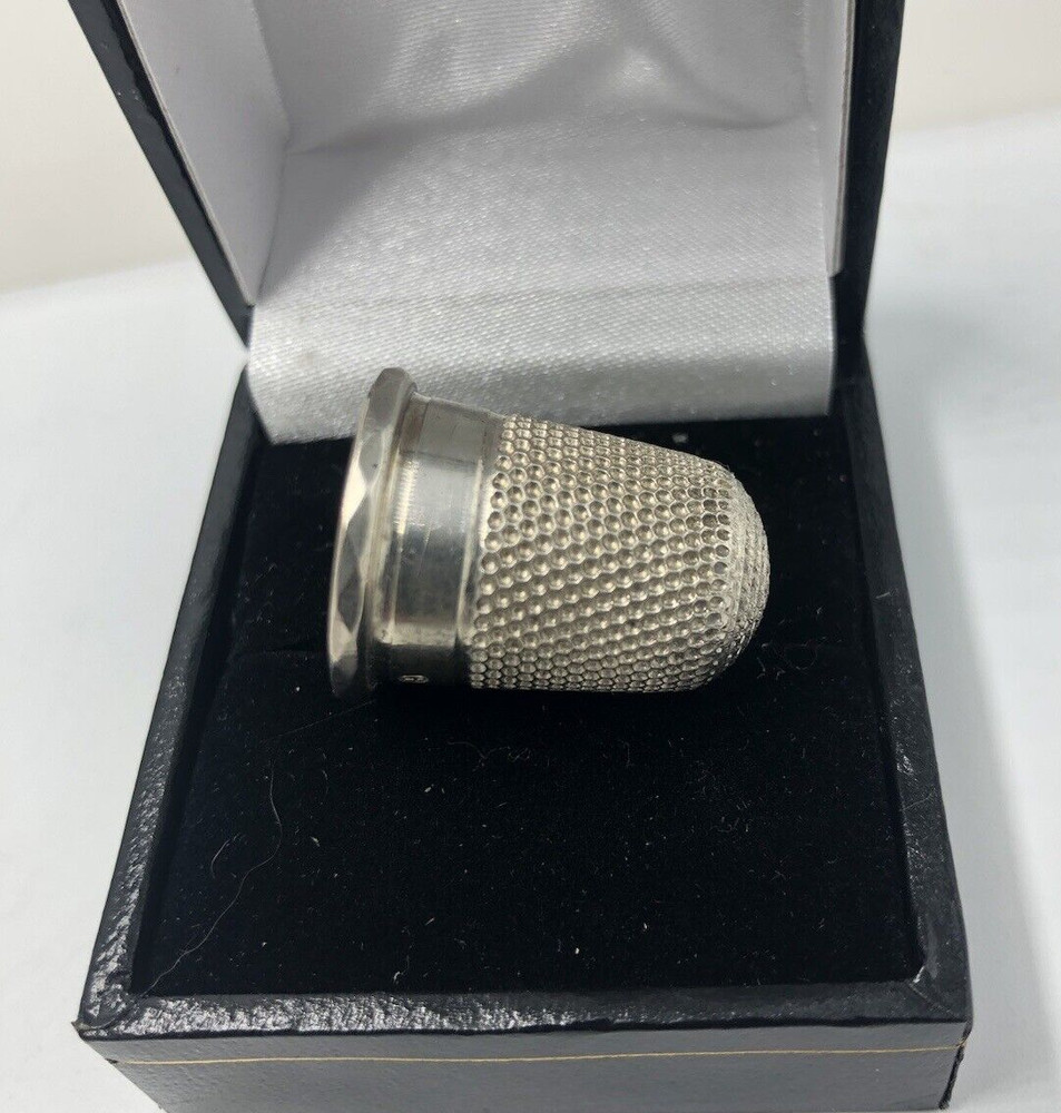 Antique Solid Silver Thimble Chester hallmark 1902 Size 6 Super condition boxed