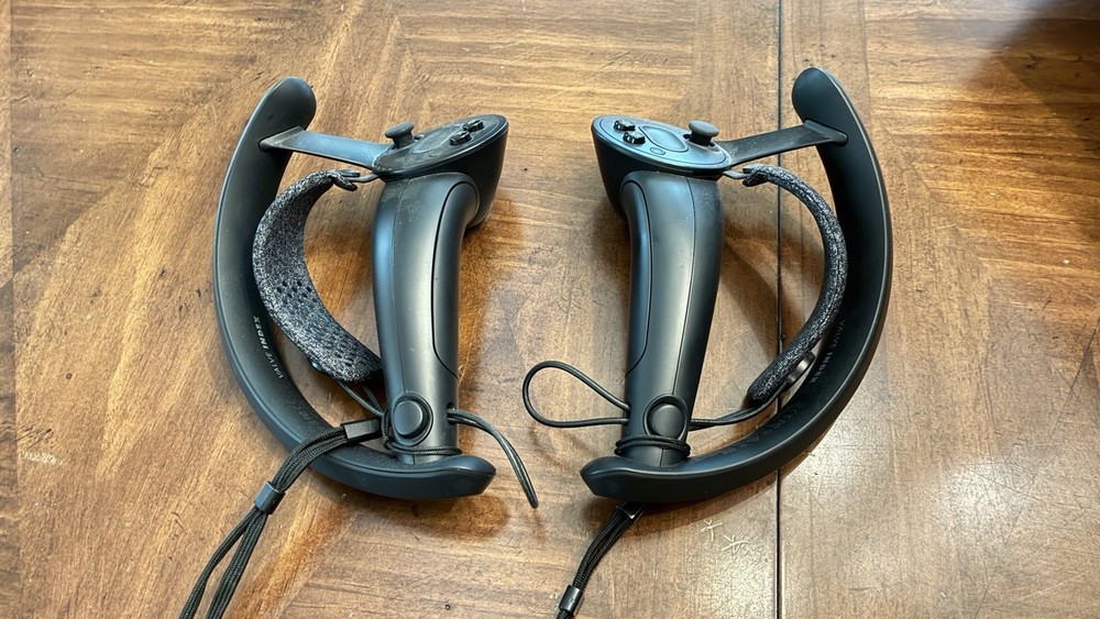 Valve Index VR Headset Kit Black Bluetooth with Controllers & Base Stations