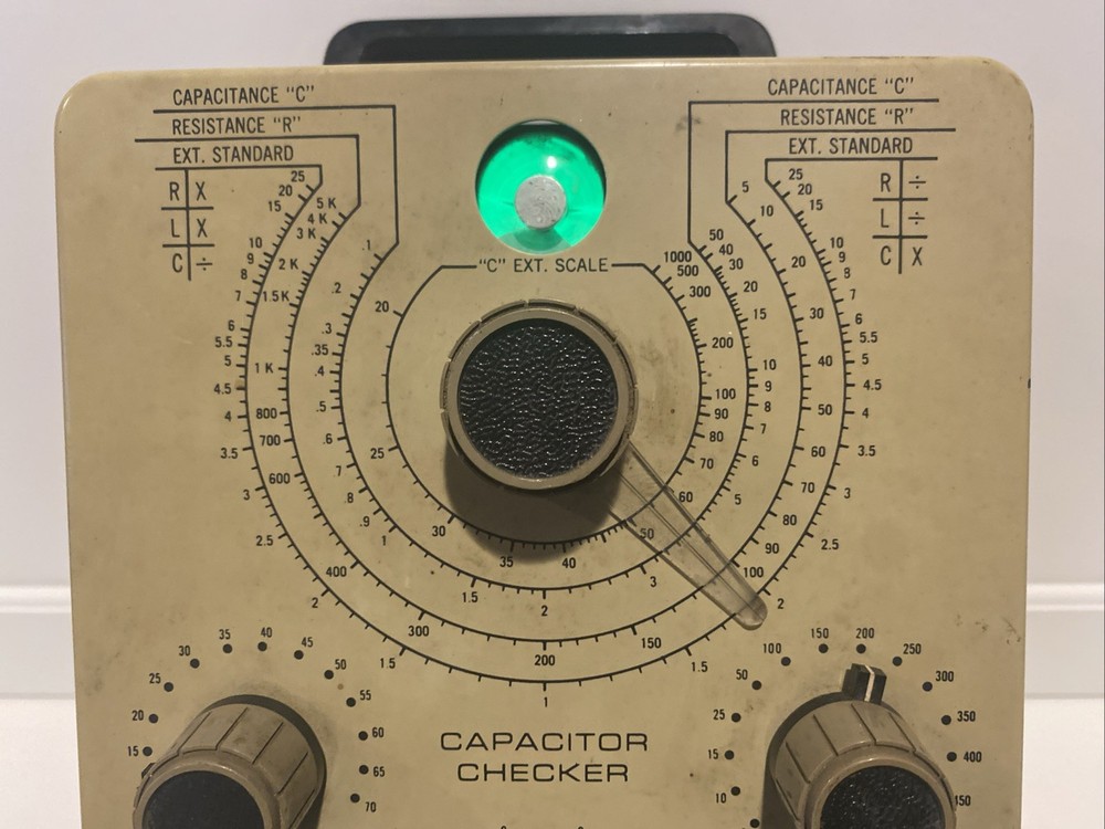 Vtg HEATHKIT MODEL IT-28 CAPACITOR CHECKER - Powers On - Untested
