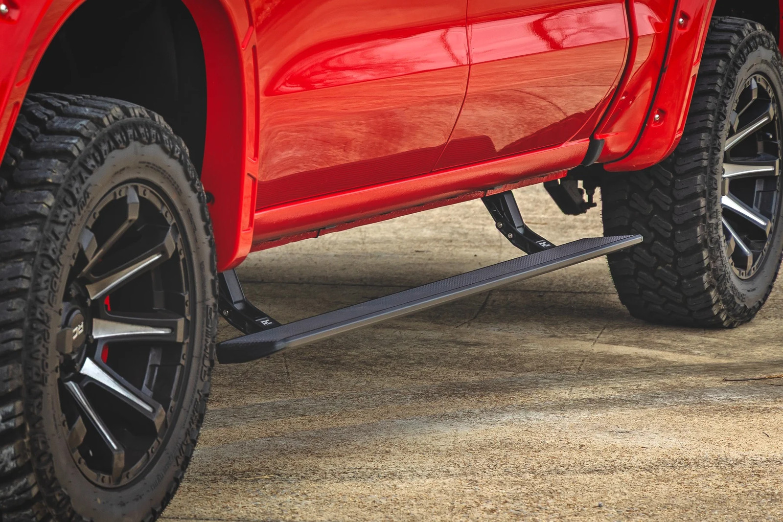 Rough Country LED Power Running Boards 19-26 Chevy/GMC 1500 | Crew Cab- ESR51920