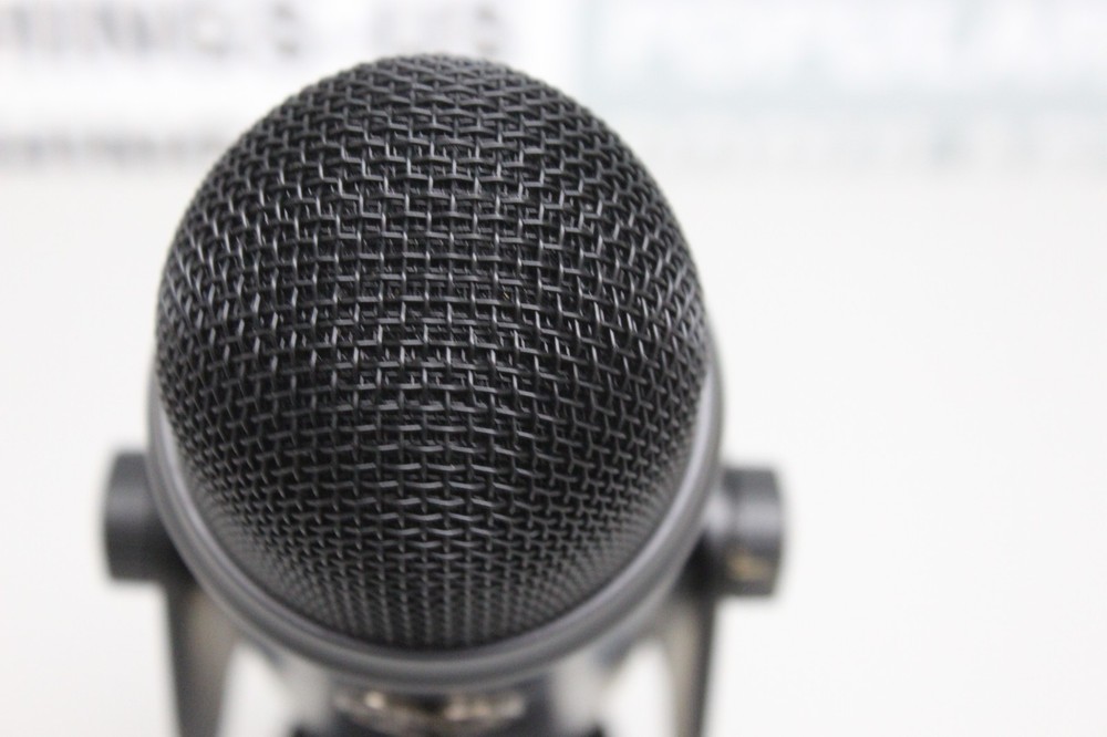 Logitech Blue Yeti A00132 Premium Multi Pattern USB Microphone