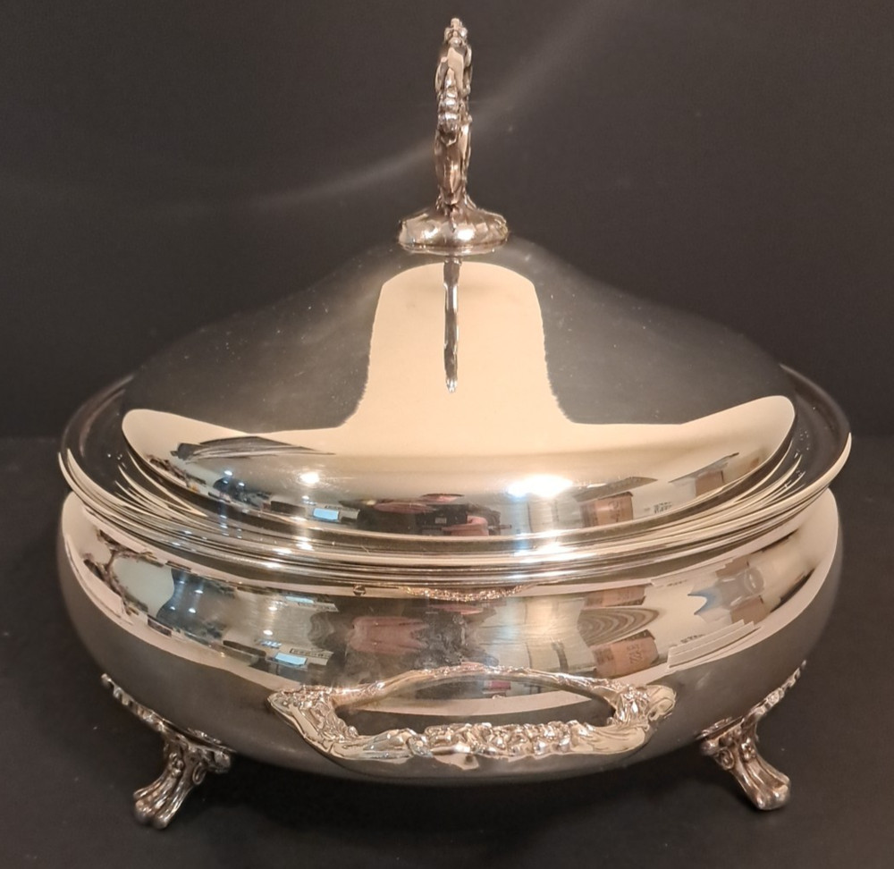 VTG Silver Plated Large Bowl/Covered Dish W/Lid & Pyrex Glass bowl insert