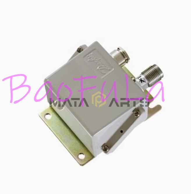 1PCS New Danfoss 084G2114 Pressure Transmitter Sensor