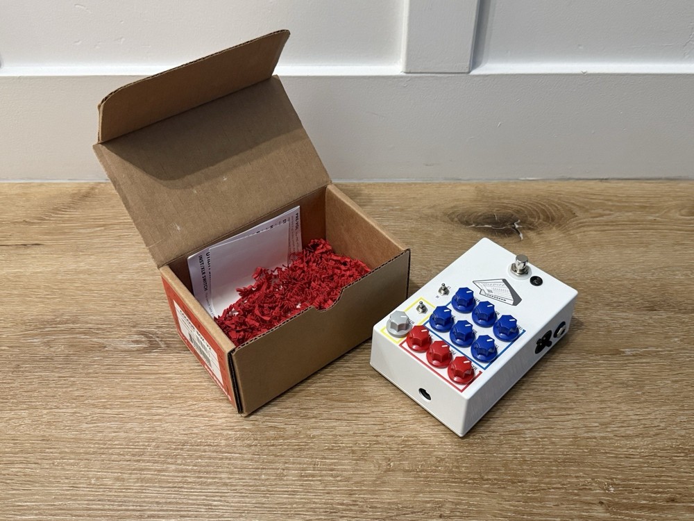 JHS colour box v2 preamp pedal